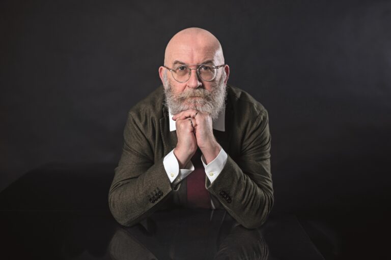 Sandrone Dazieri presenta il libro Uccidi i ricchi