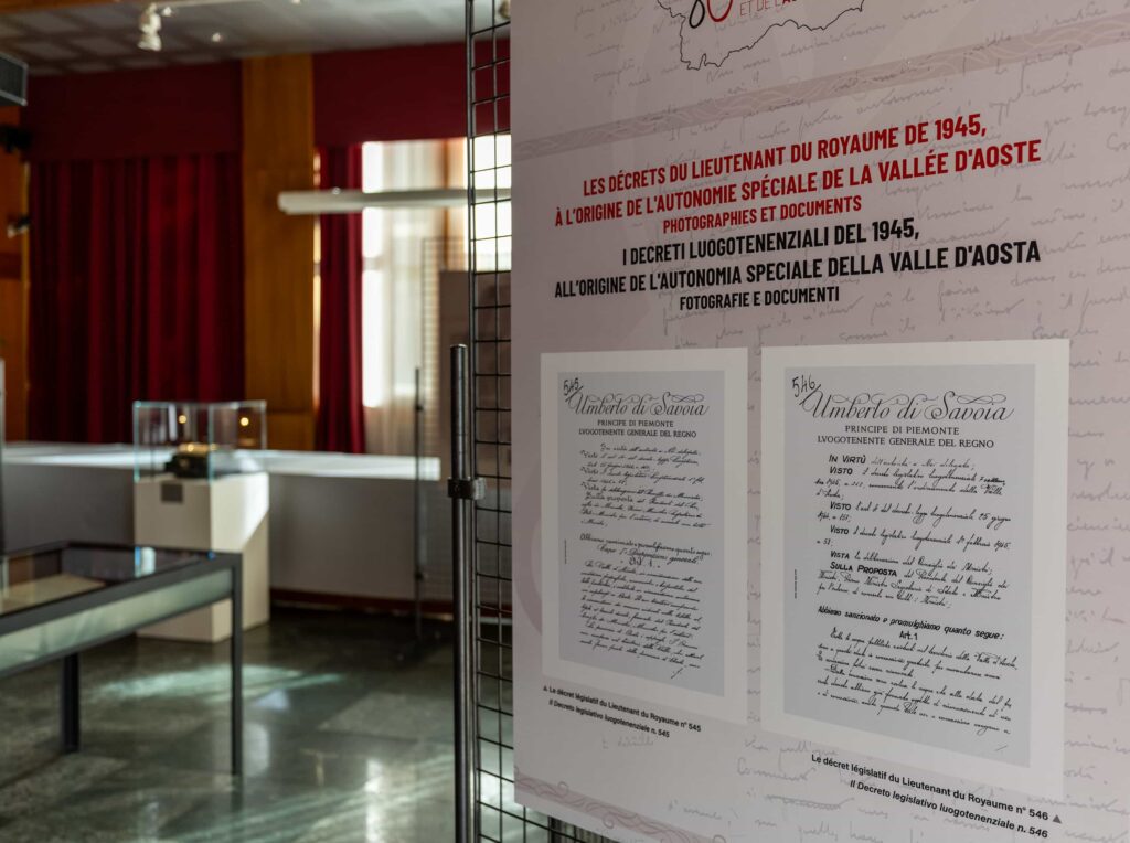 Mostra dal titolo Les décrets du Lieutenant du Royaume de 1945 à l’origine de l’autonomie spéciale de la Vallée d’Aoste