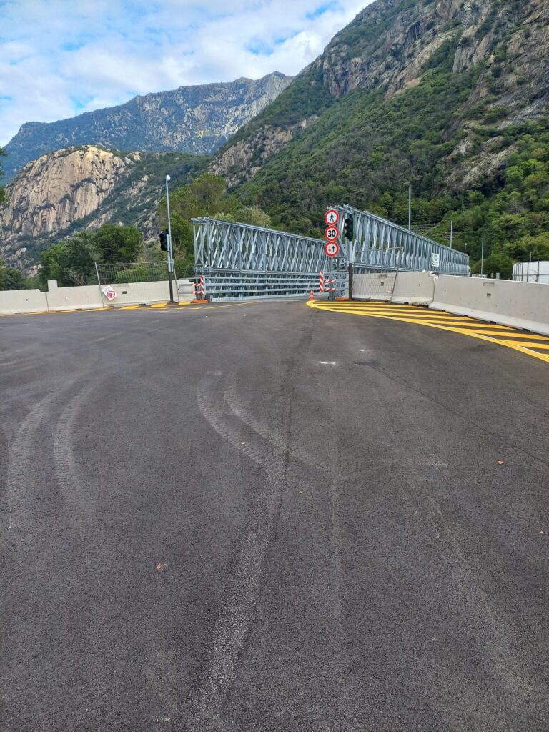 Ponte Provvisorio che collega Bard e Hône