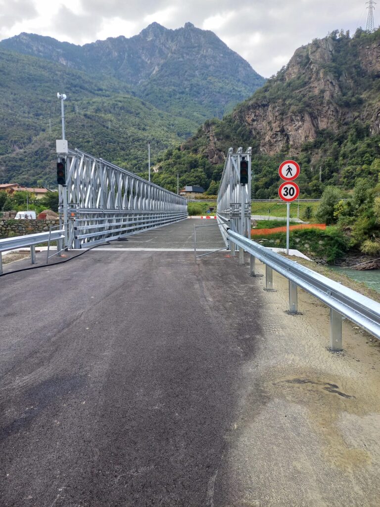 Ponte Provvisorio che collega Bard e Hône