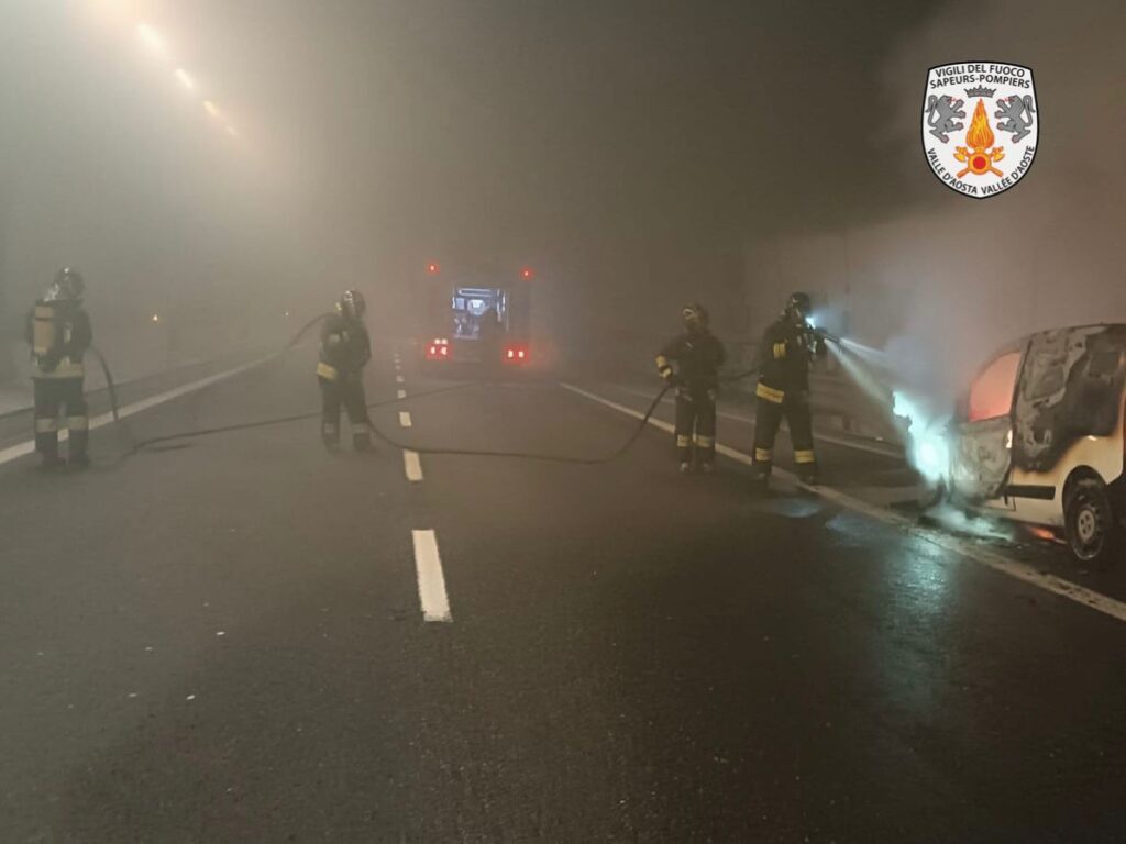 incendio furgone autostrada avise