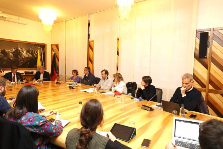 Consiglio comunale a Courmayeur il 14 ottobre 2025