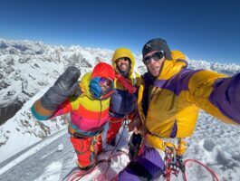Prima salita in stile alpino della parete sud del Numbur Peak in Nepal