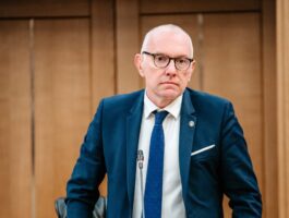 Renzo Testolin decade da presidente della Regione