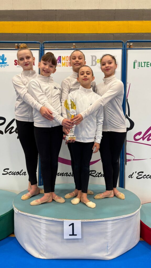 Da Sn Emanuela Ciobanu, Viola Di Francesco, Anita Molinaro, Amelie Tomas, Ludovica Lucia, La Gym Aosta al Torneo Winter Club di Candelo.