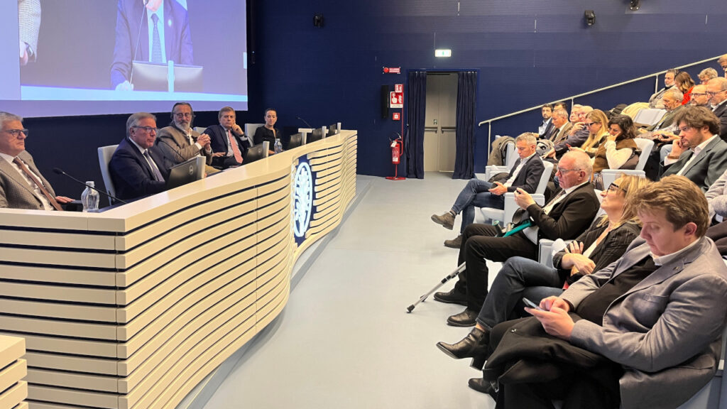 La tavola rotonda durante l'assemblea 2025 dell'Adava