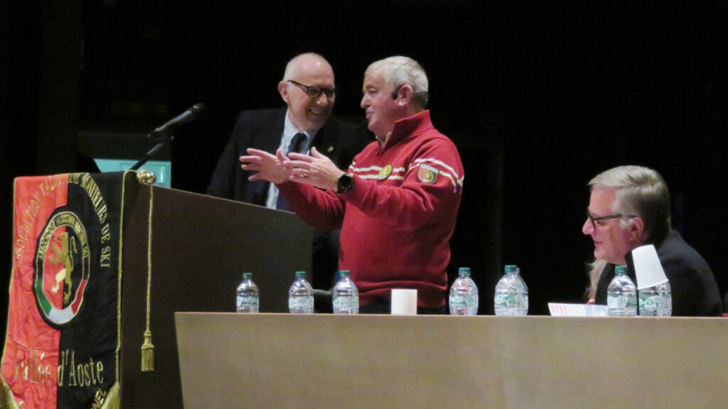 Il presidente della Regione Renzo Testolin, il presidente dell'Associazione valdostana maestri di sci Beppe Cuc e l'assessore regionale al turismo Giulio Grosjacques