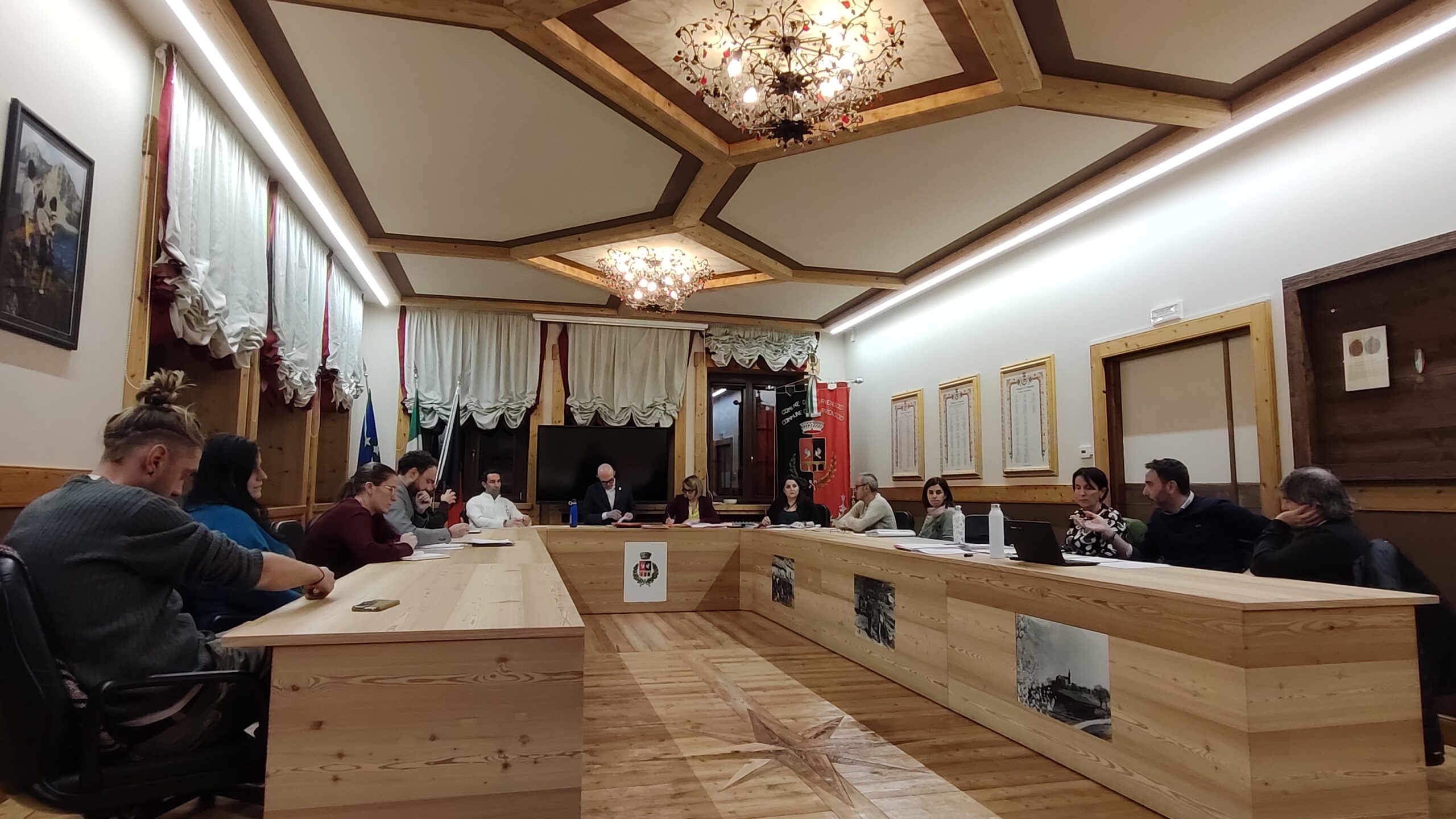 Consiglio comunale a Charvensod il 22 dicembre 2025