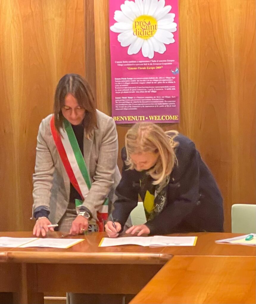 Foto Carta Etica Firma Viviana E Veronica Pré-Saint-Didier adotta la Carta etica dello sport femminile promossa dal Soroptimist Club Valle d’Aosta