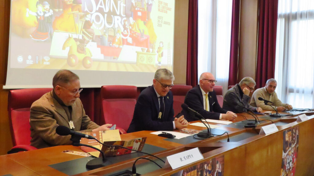 La presentazione della 1026ª Foire de Saint-Ours: Roberto Sapia, Luigi Bertschy, Renzo Testolin, Raffaele Rocco e Marco Riccardi