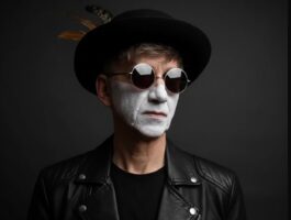 Pol Paxx presenta un libro e una canzone