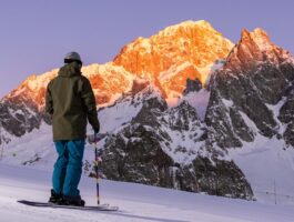 Sciare alle prime luci dell\'alba a Courmayeur