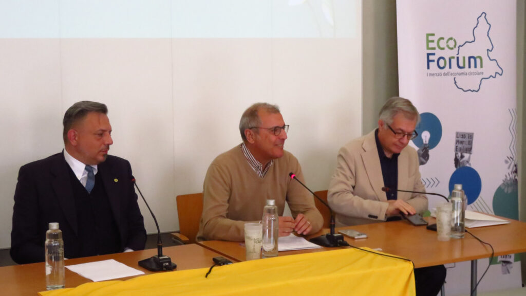 Il direttore di Legambiente Piemonte ‑ Valle d’Aosta Sergio Capelli, l'assessore comunale allo opere pubbliche Corrado Cometto ed il sindaco di Aosta Raffaele Rocco