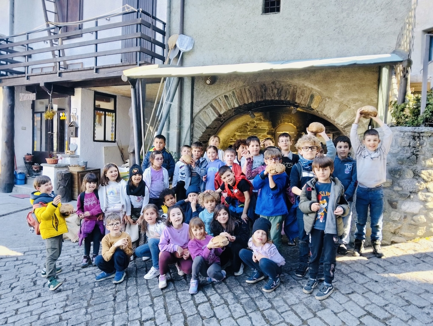 A Charvensod i bambini riscoprono l’arte del pane