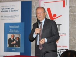 Francesco Schittulli presenta il libro Una vita per vincere il Cancro