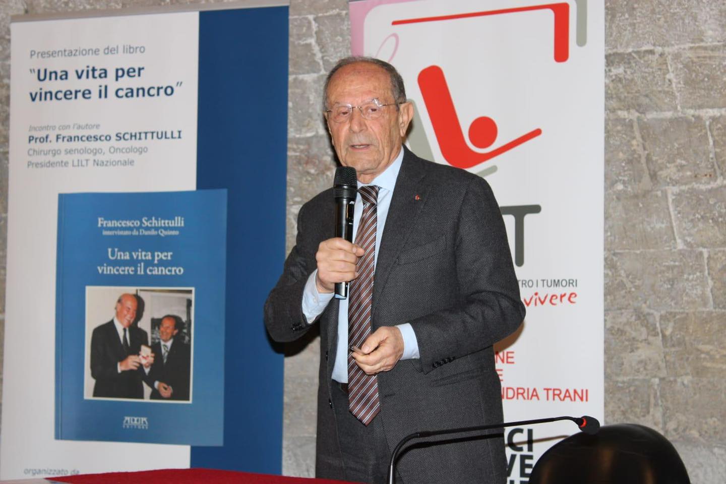 Francesco Schittulli presenta il libro Una vita per vincere il Cancro