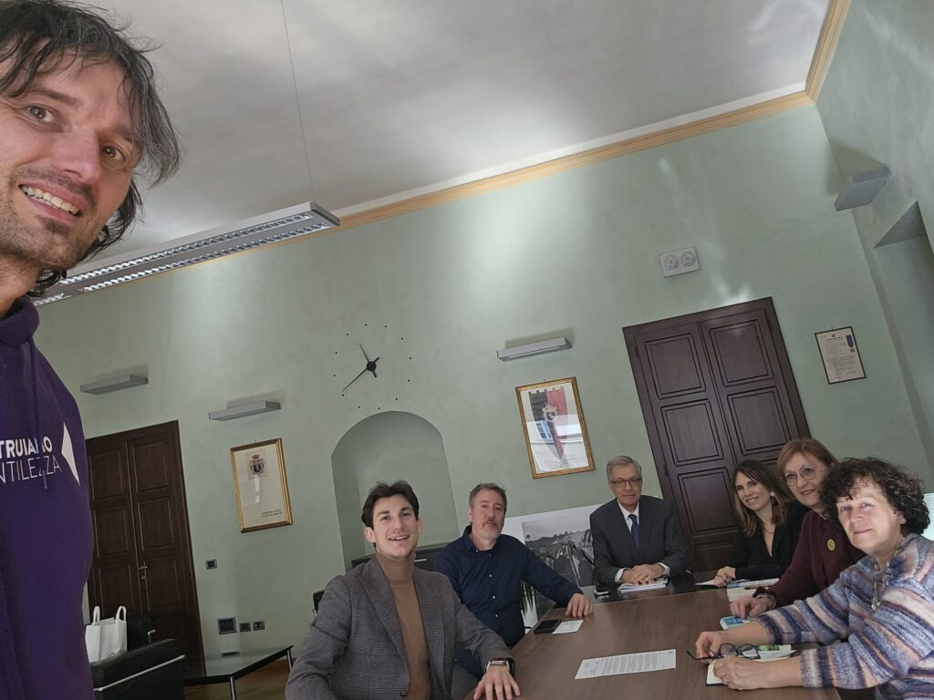 I Referenti Alla Gentilezza Di Aosta Quart Bollengo E Quincinetto Insieme Al Sindaco E Alla Vicesindaca Di Aosta Con Luca Nardi Di Costruiamo Gentilezza