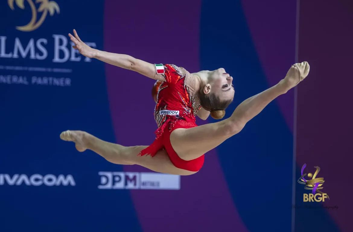 Elodie Godioz sfiora il podio in tutte le gare al Sofia Cup di Ginnastica Ritmica