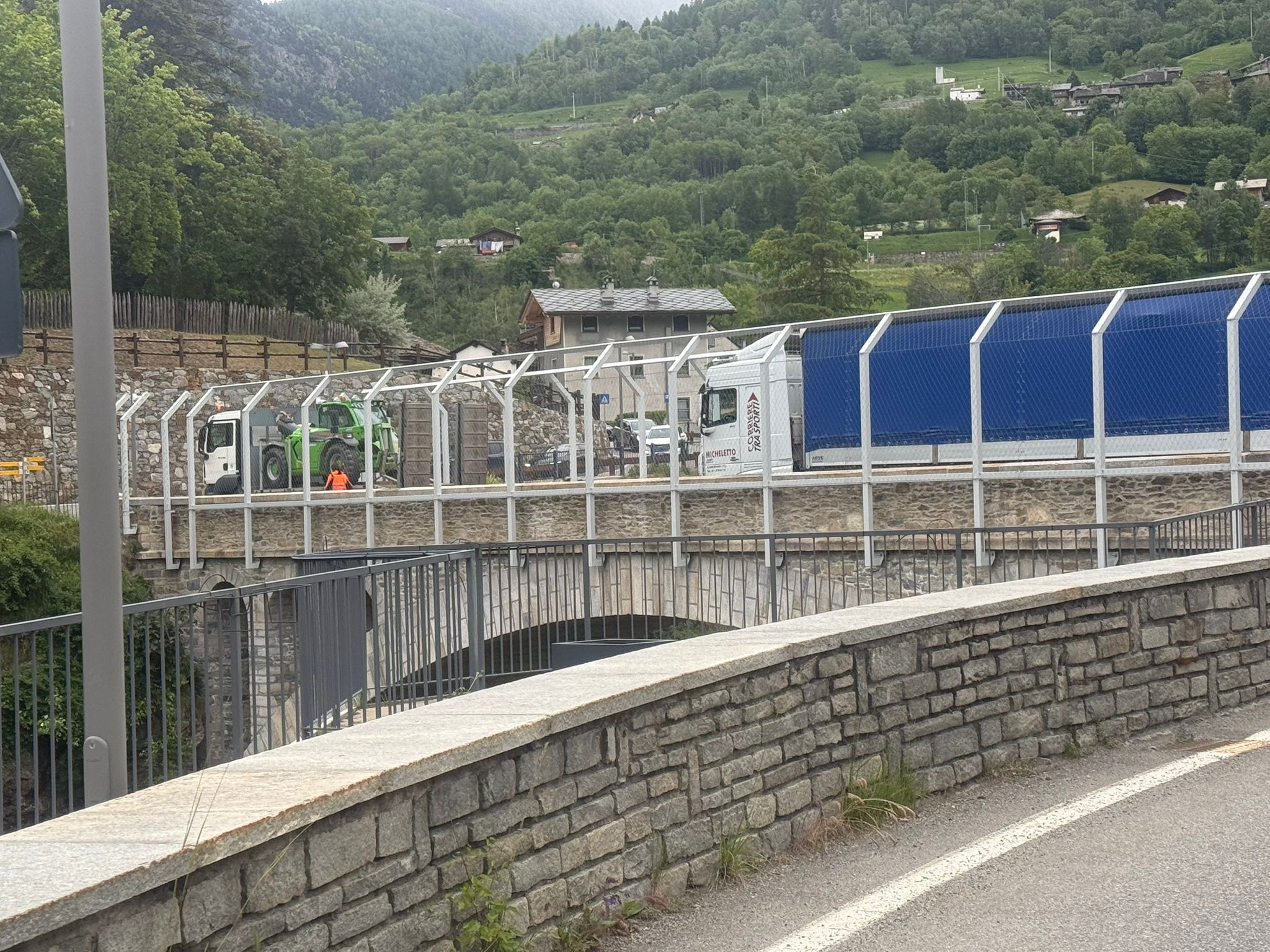 Salviamo il ponte di Introd: una petizione per la rimozione delle barriere