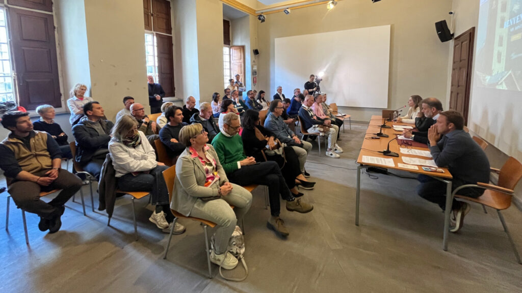 Il pubblico alla presentazione del Consorzio AostaTurismo