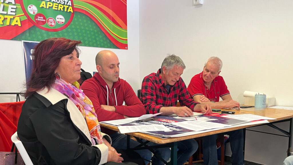 Carmela Fontana, Ivan Palmieri, Raimondo Donzel e Francesco Lucat durante la presentazione della raccolta firme e del questionario