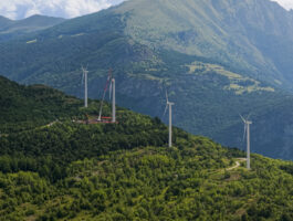 Uno nuovo aerogeneratore per il parco eolico a Saint-Denis