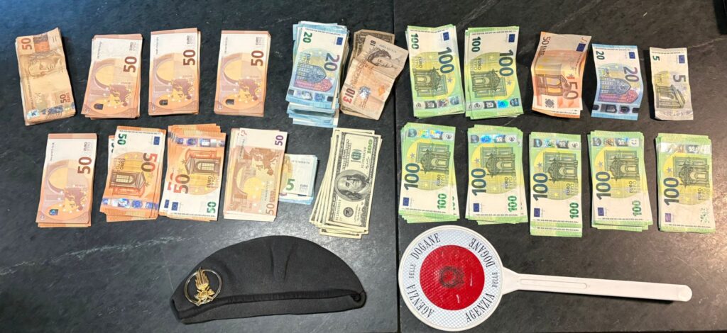 Contanti sequestrati Dogana Gran San Bernardo