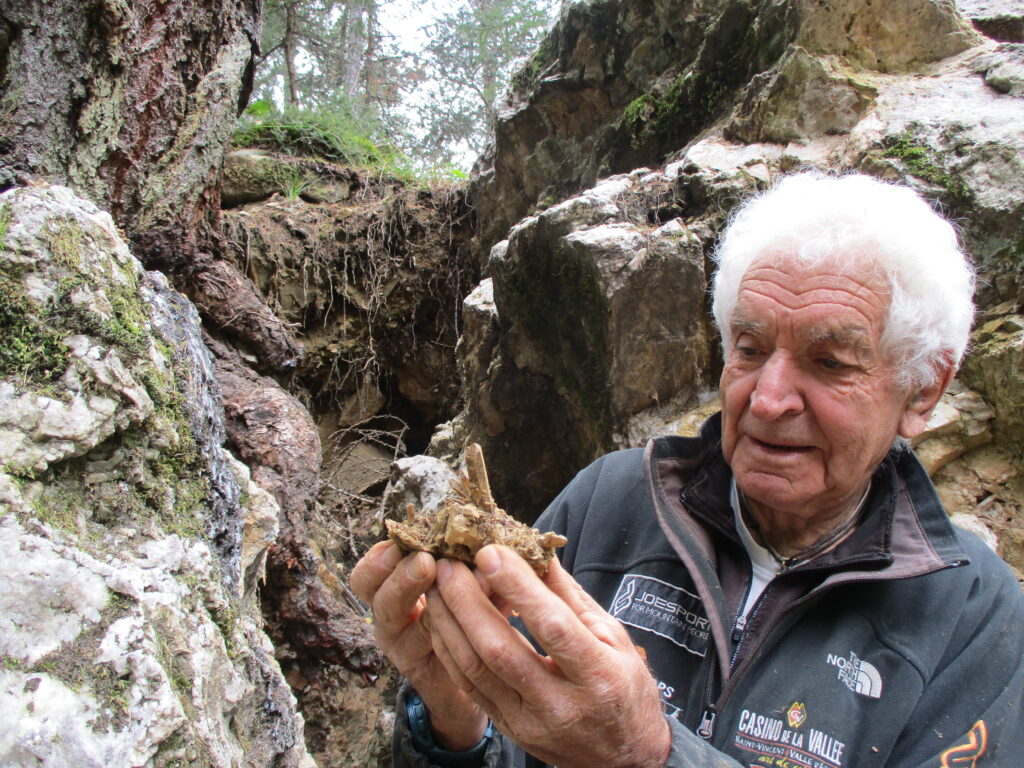 Franco Lucianaz Con Un Bel Campione Appena Estratto. (foto Di Aldo Cambiolo)