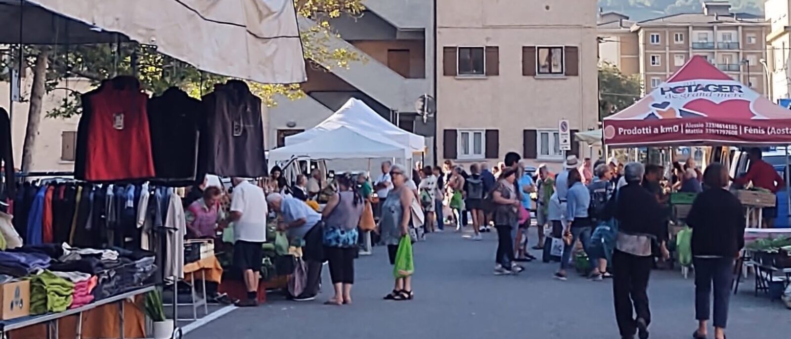 Il mercato del lunedì torna in via Mont Fallère ad Aosta