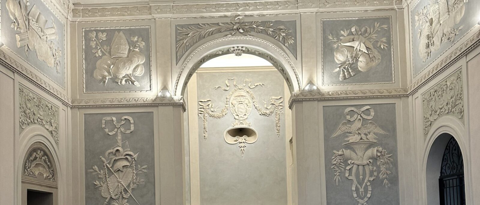 Restaurato l’atrio del Palazzo vescovile di Aosta