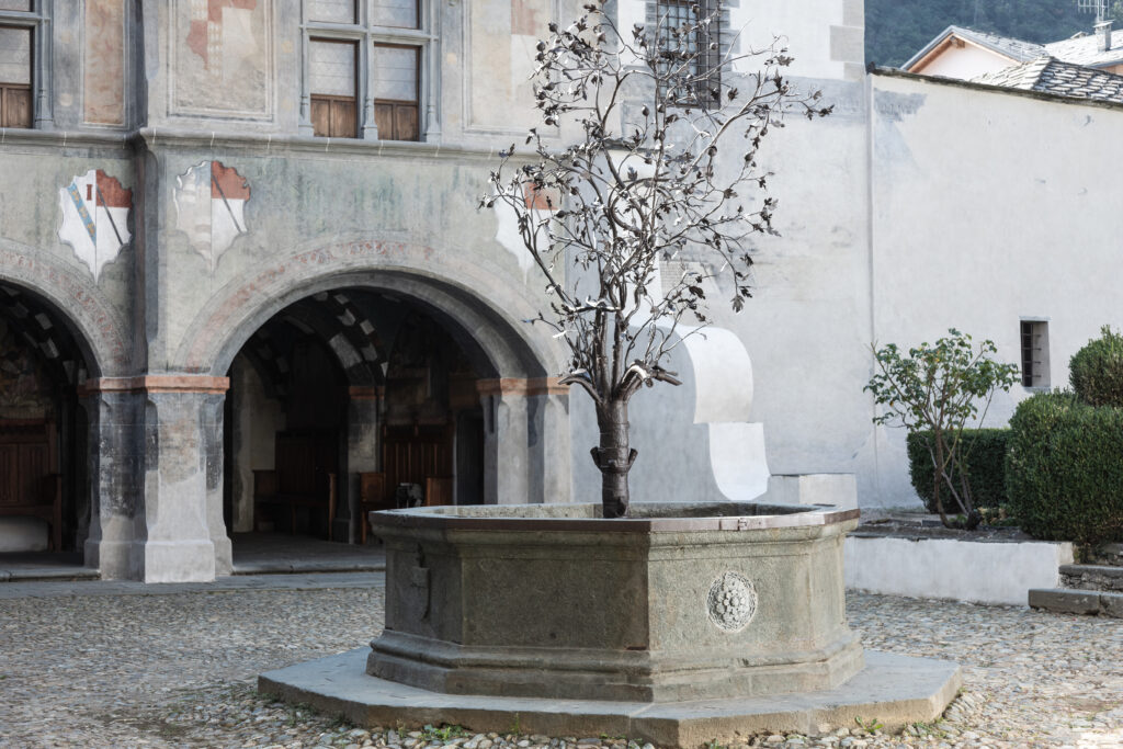 La Fontana del Melograno al Castello di Issogne